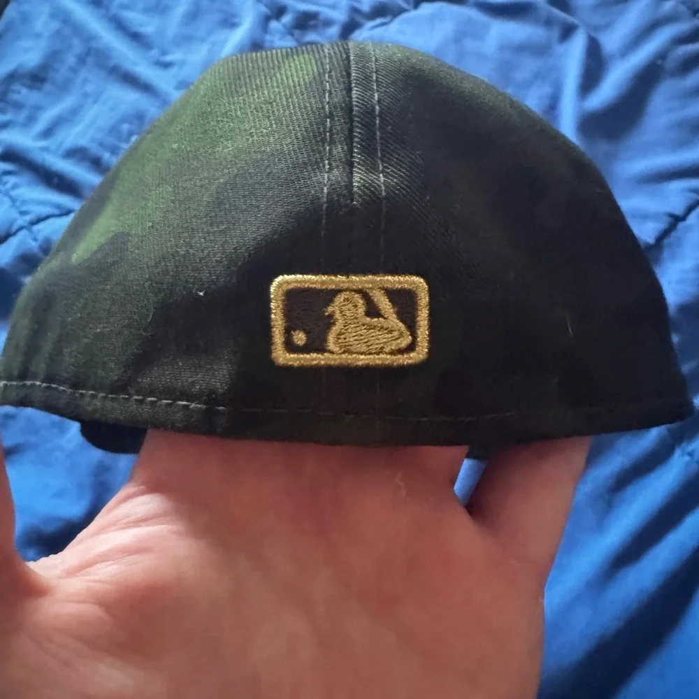 2019 Boston Red Sox Armed Forces On-Field Hat - Picture 3 of 5